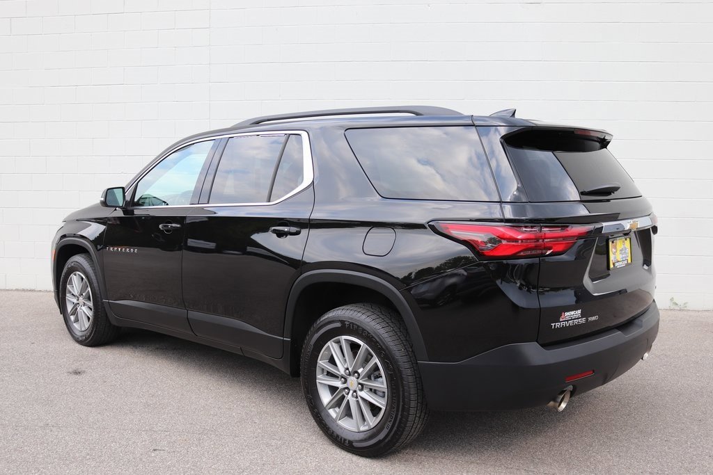 Used 2023 Chevrolet Traverse LT AWD/4WD image 3