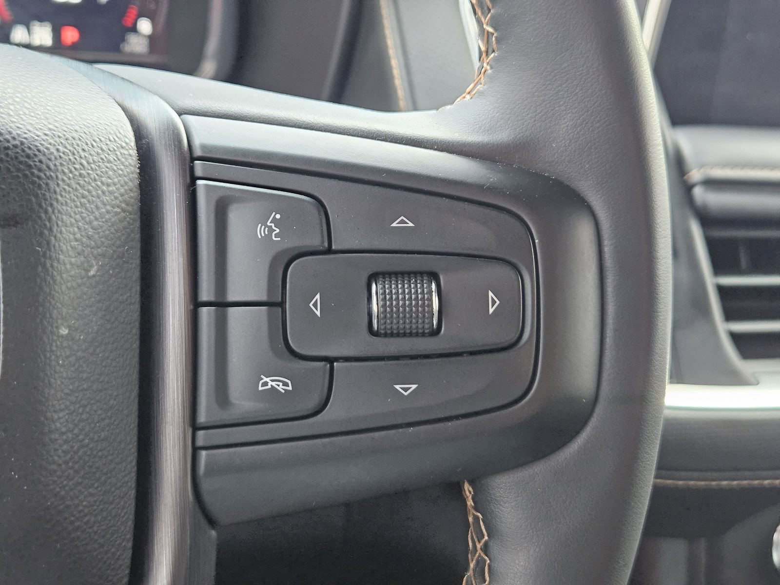 Used 2024 GMC Yukon XL AT4 w/ AT4 Premium Package AWD/4WD image 28