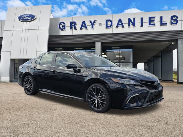 Used 2022 Toyota Camry SE FWD image 1