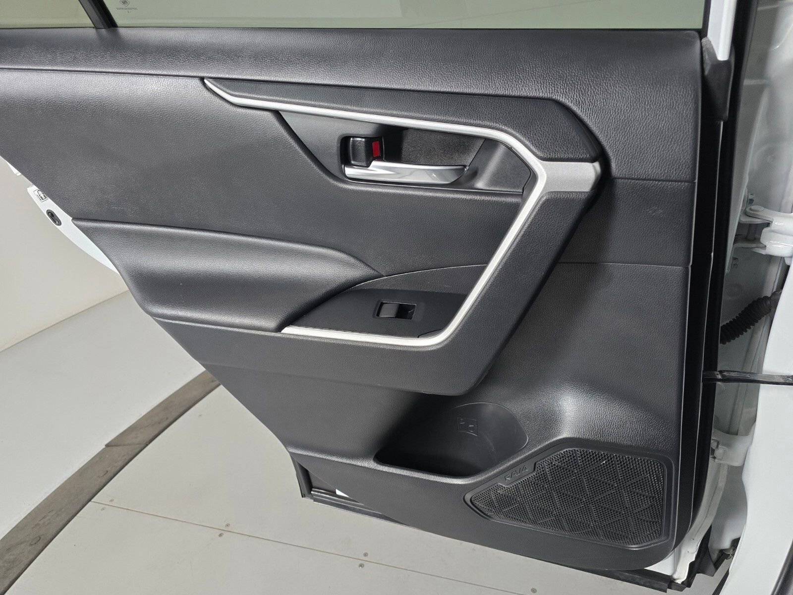 Used 2020 Toyota RAV4 XLE w/ Carpet Mat Package image 25