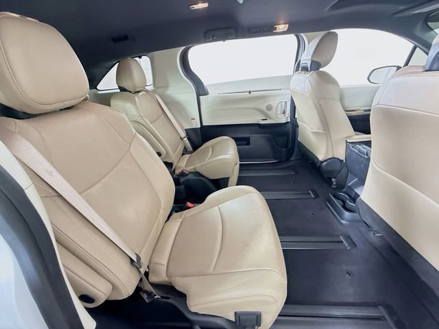Used 2023 Toyota Sienna Limited image 28
