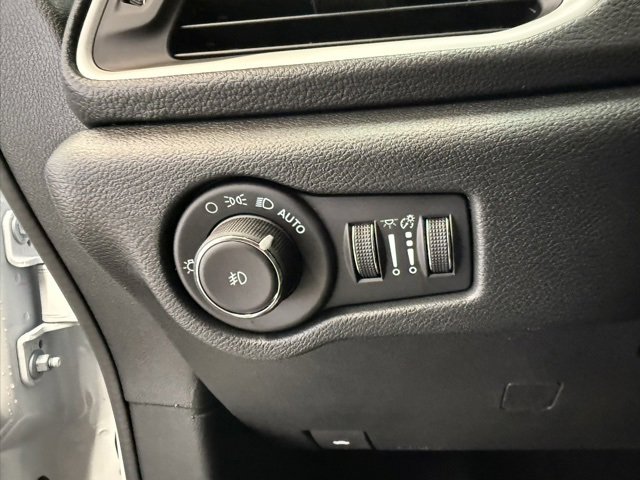 New 2026 Chrysler Pacifica Select image 12
