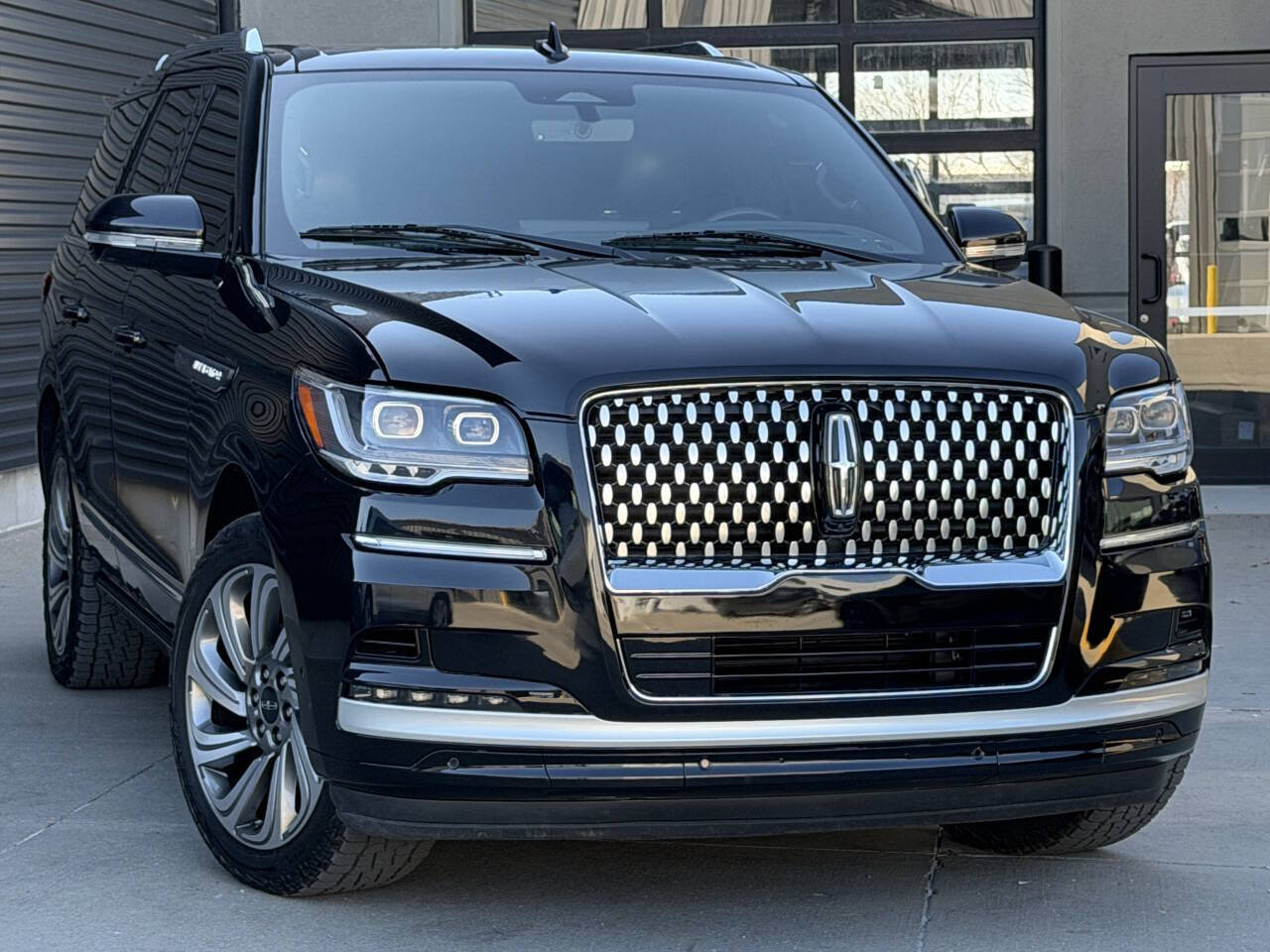 Used 2022 Lincoln Navigator Reserve AWD/4WD image 5