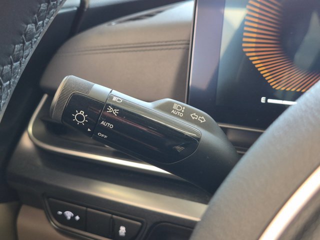 Used 2025 Kia Carnival FWD image 7
