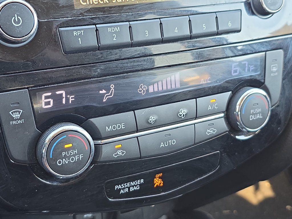 Used 2014 Nissan Rogue SV FWD image 29