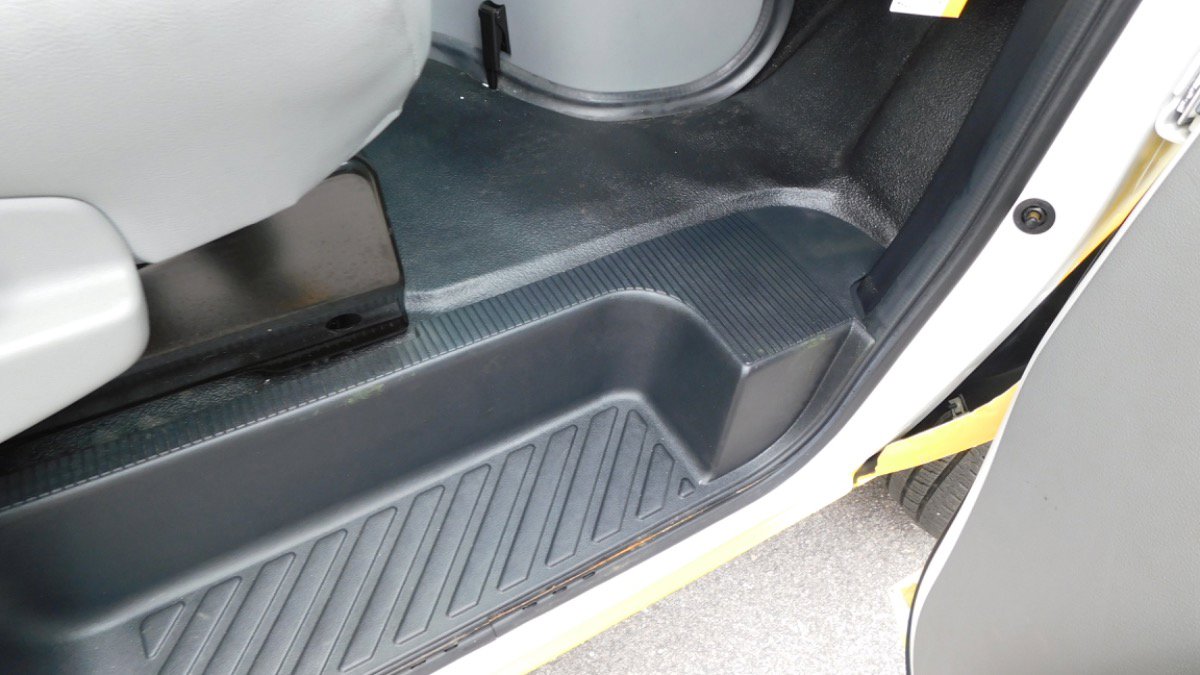 Used 2023 Ford E-450 and Econoline 450 Super Duty w/ Power Windows & Locks Group image 21