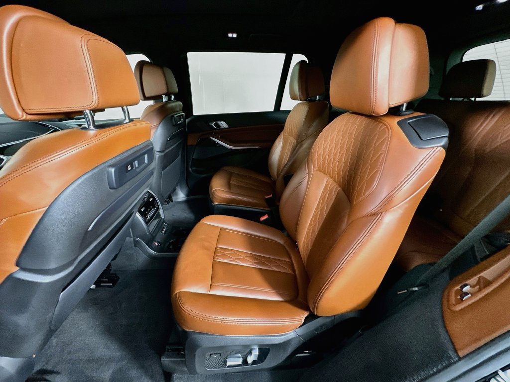 Used 2020 BMW X7 xDrive40i w/ M Sport Package AWD/4WD image 25