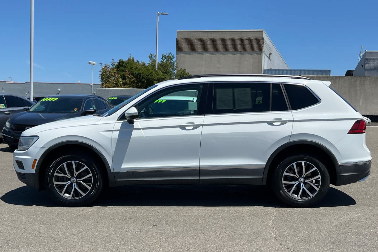 Used 2020 Volkswagen Tiguan SE AWD/4WD image 9