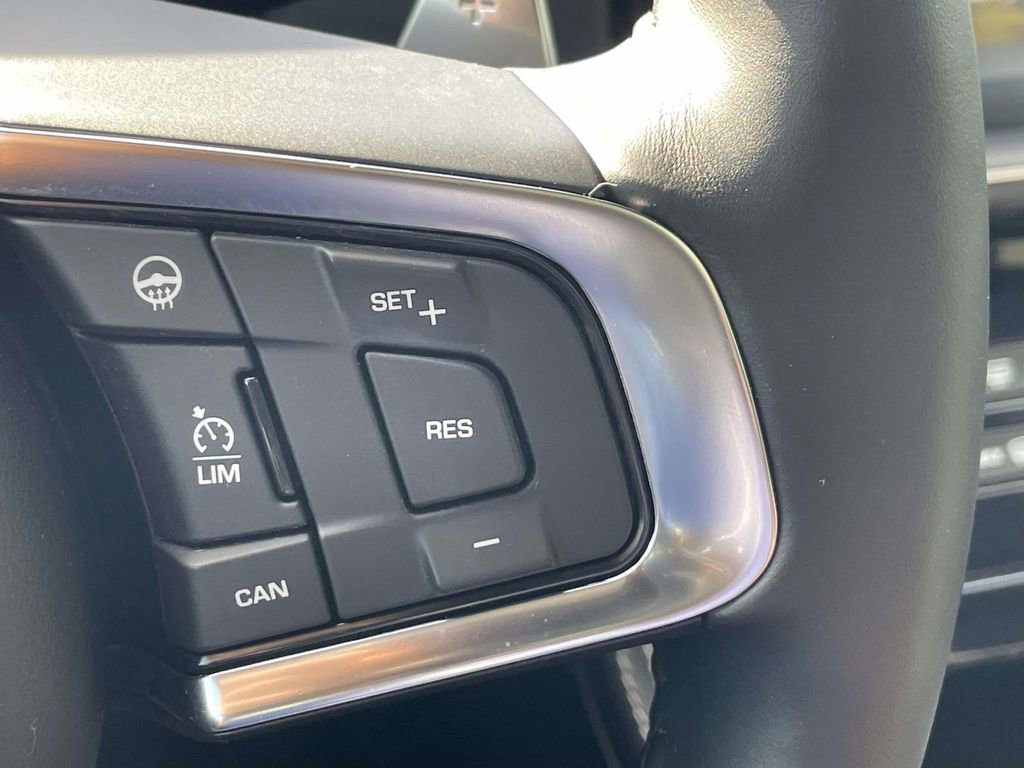 Used 2018 Jaguar F-PACE R-Sport image 26