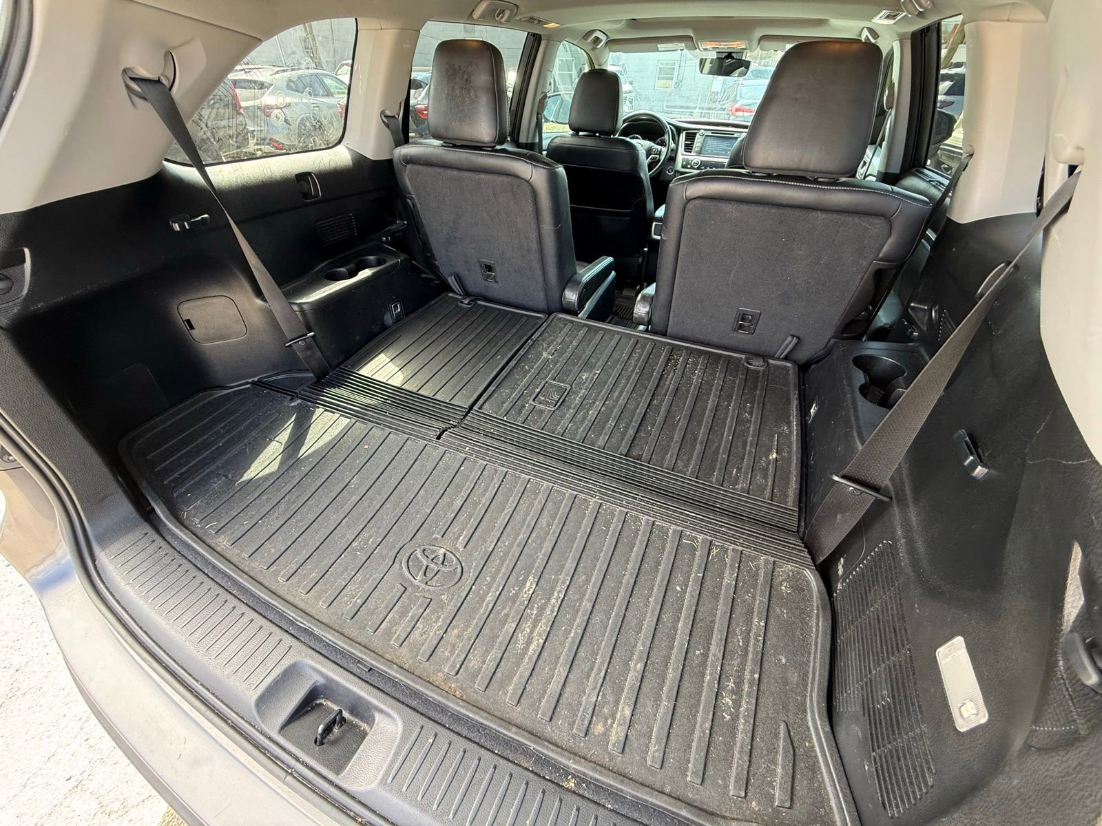 Used 2017 Toyota Highlander SE AWD/4WD image 24