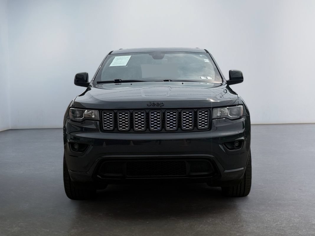 Used 2018 Jeep Grand Cherokee Altitude RWD image 2
