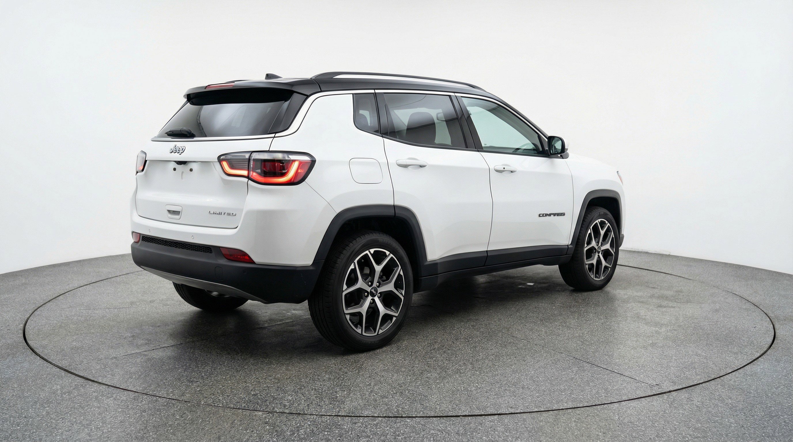 Used 2025 Jeep Compass Limited image 9