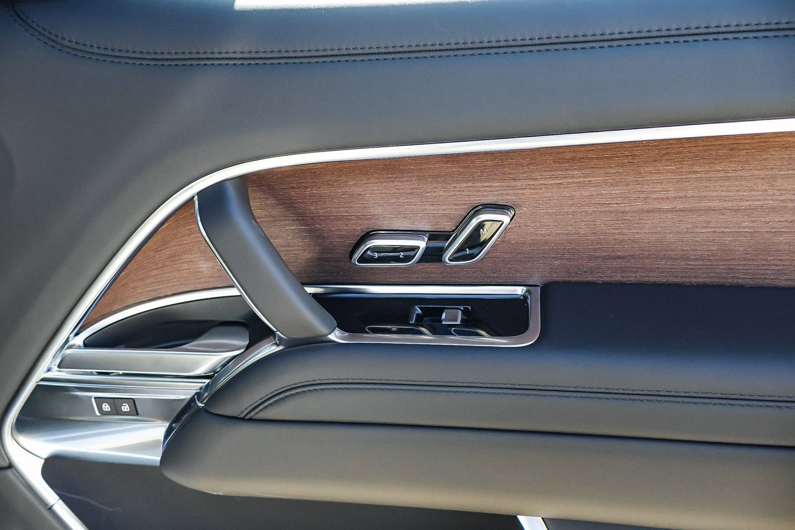 New 2025 Land Rover Range Rover SE image 19