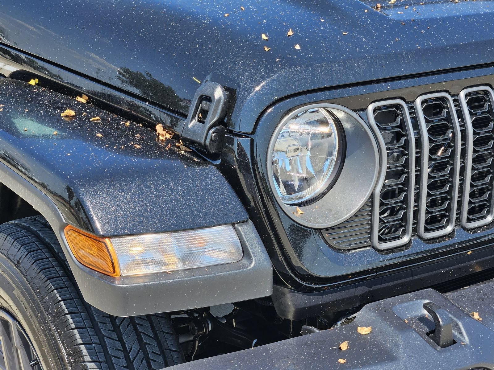 New 2025 Jeep Gladiator Sport AWD/4WD image 6