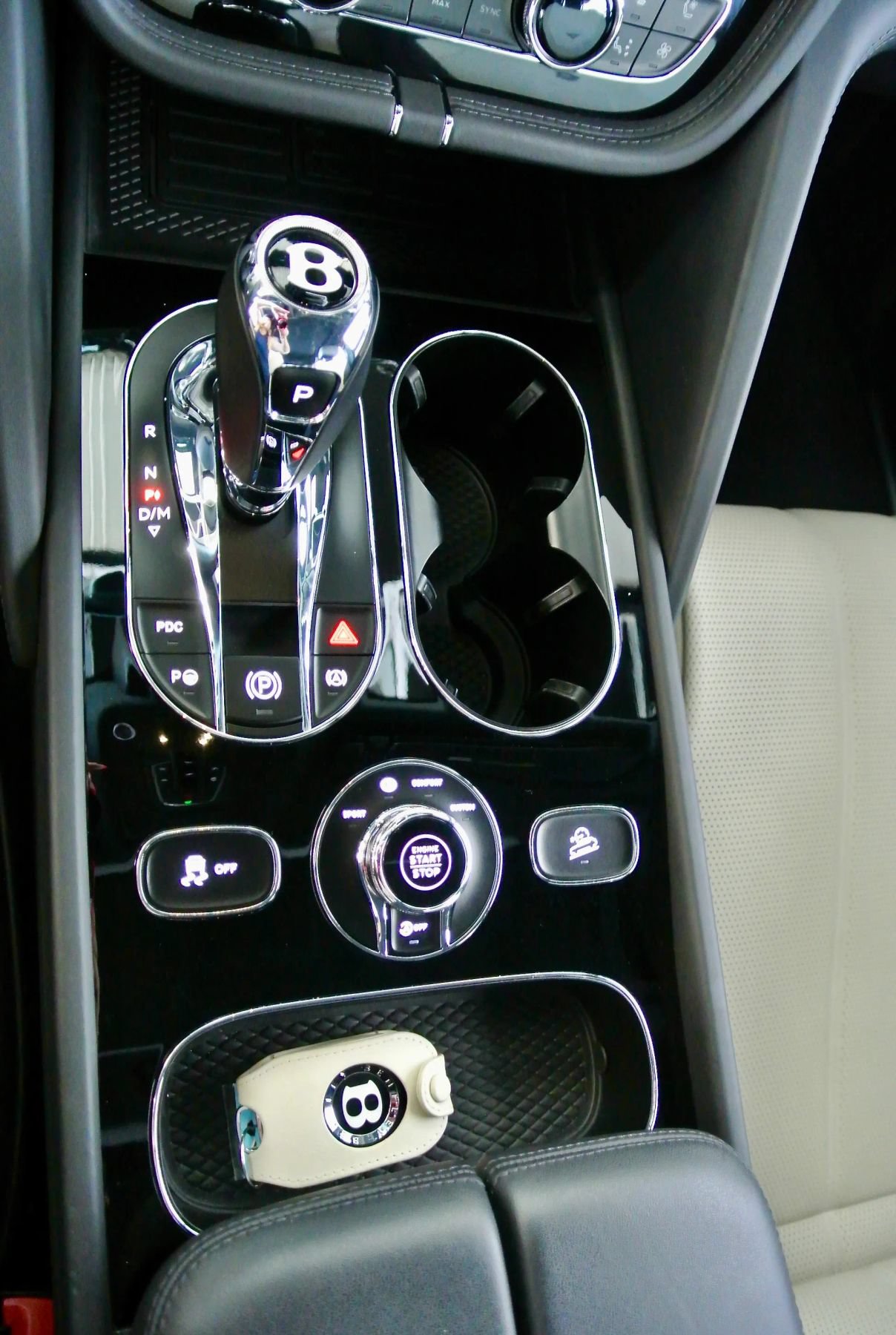 Used 2023 Bentley Bentayga AWD/4WD image 15