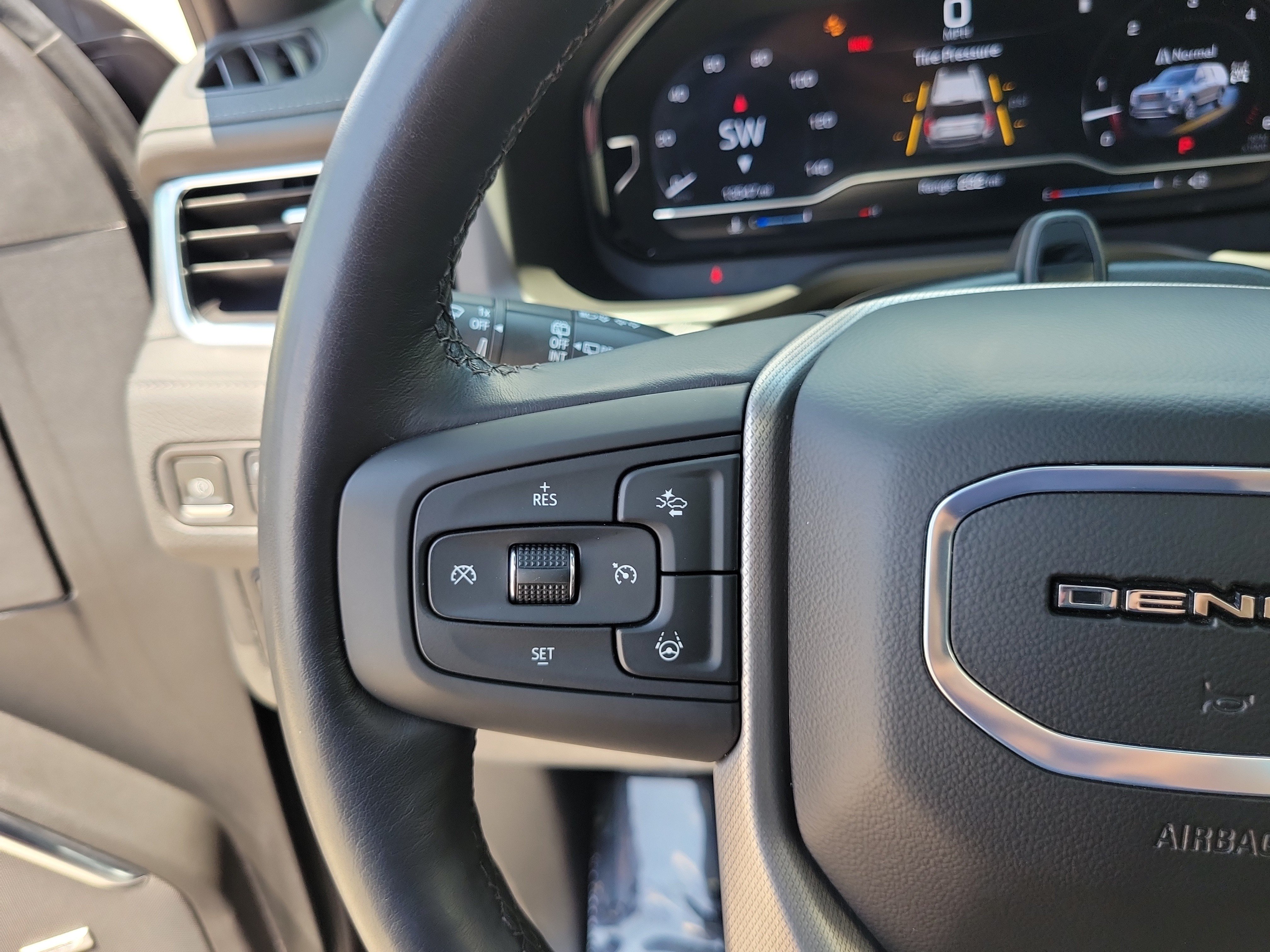 Used 2024 GMC Yukon XL Denali w/ Advanced Technology Package AWD/4WD image 22