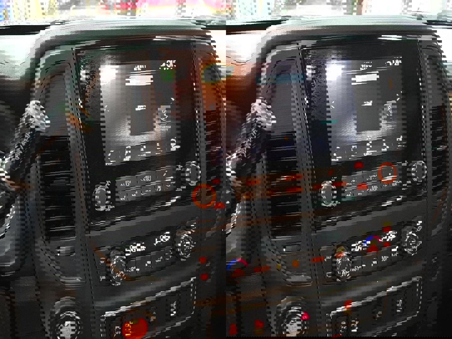 Used 2023 Nissan Titan SV w/ SV Convenience Package image 13