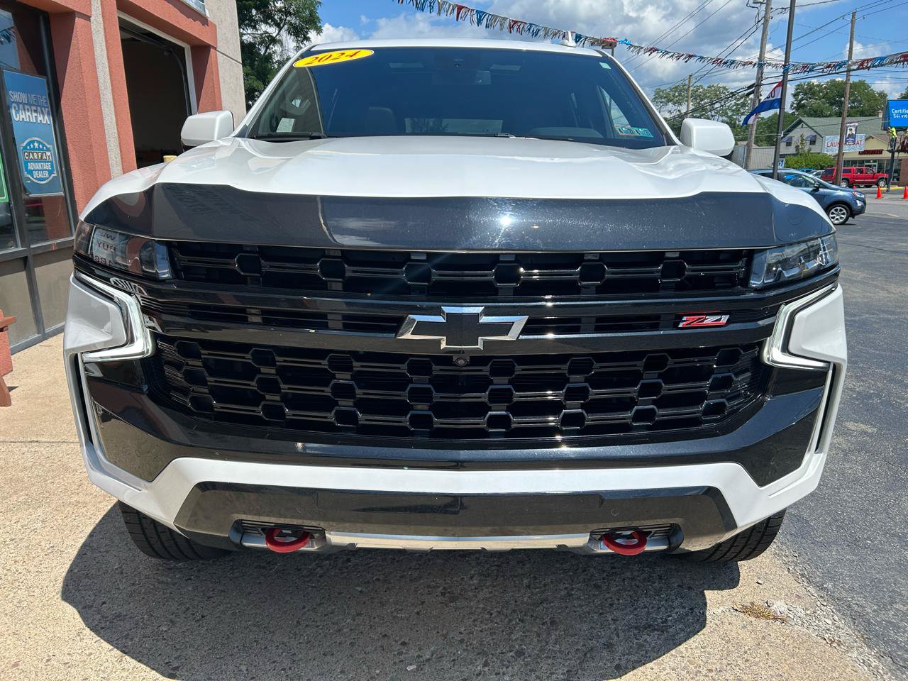Used 2024 Chevrolet Tahoe Z71 w/ Luxury Package AWD/4WD image 9