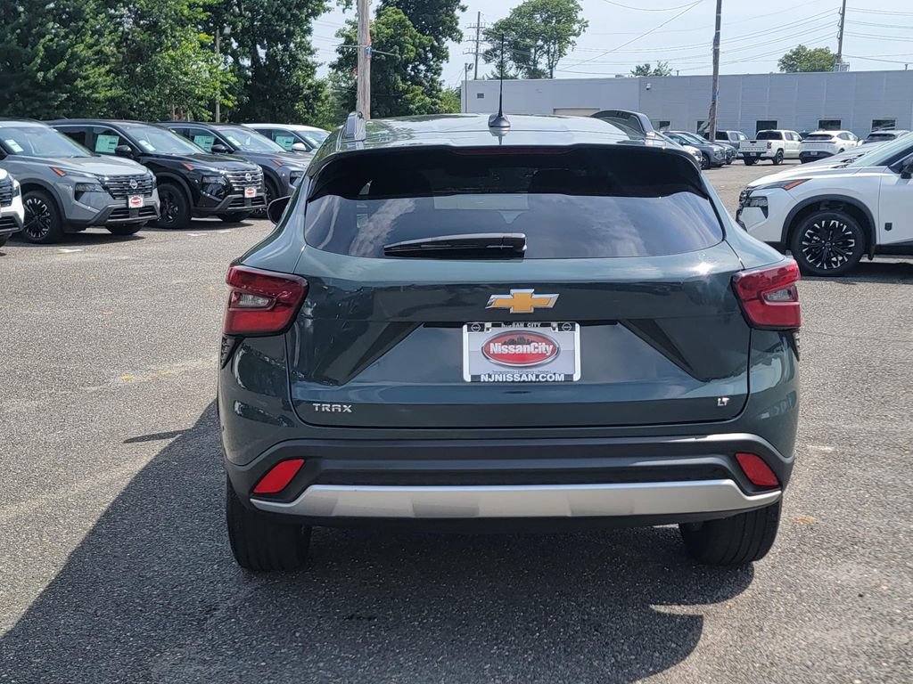 Used 2025 Chevrolet Trax LT FWD image 9