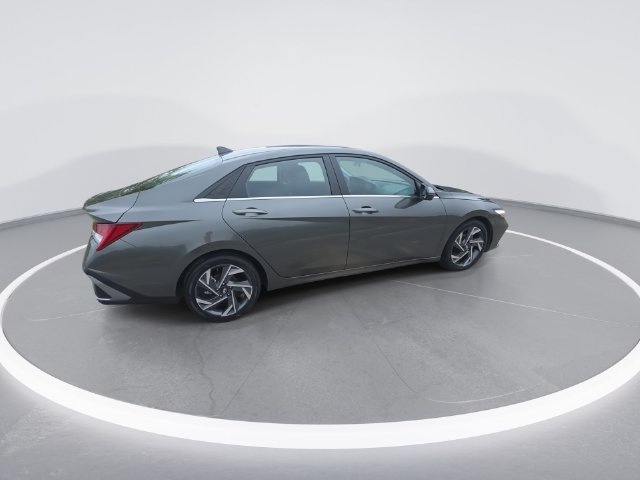 Used 2024 Hyundai Elantra Limited FWD image 8