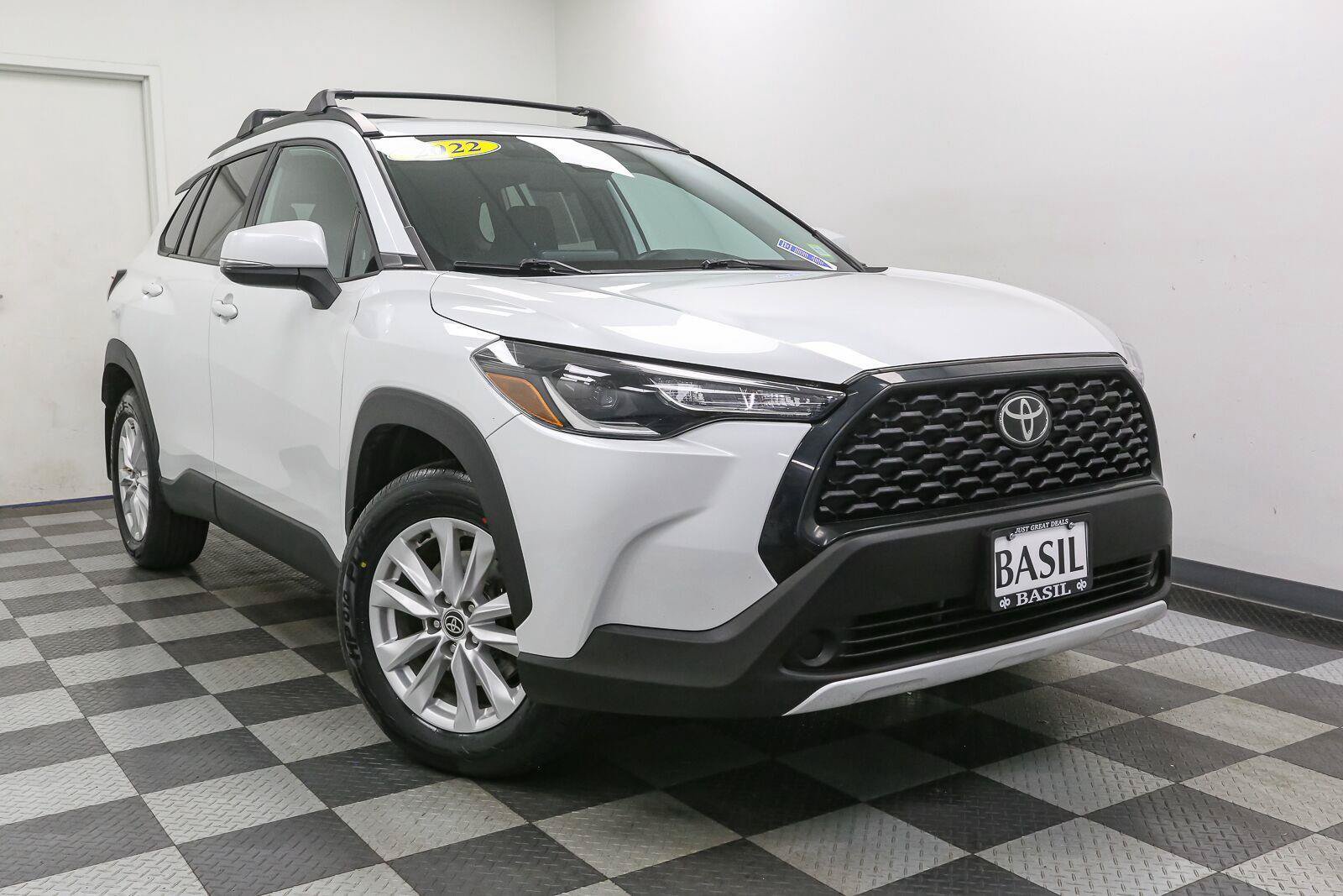 Used 2022 Toyota Corolla Cross LE w/ Moonroof Package AWD/4WD image 2