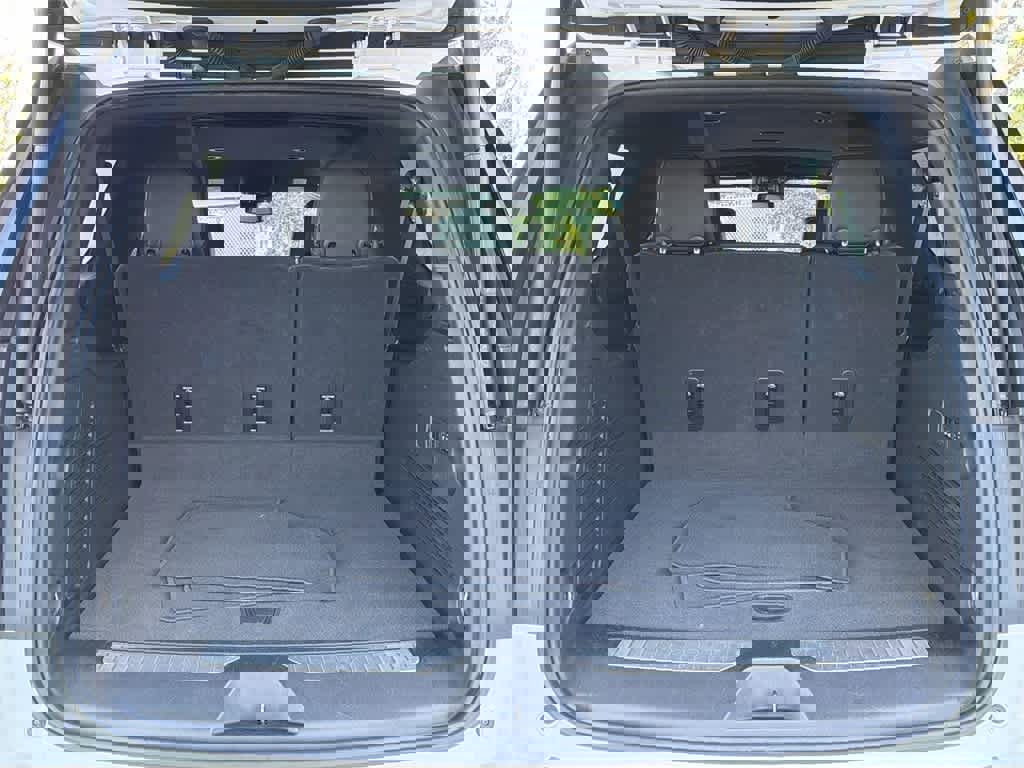 Used 2023 Chevrolet Suburban Premier image 33