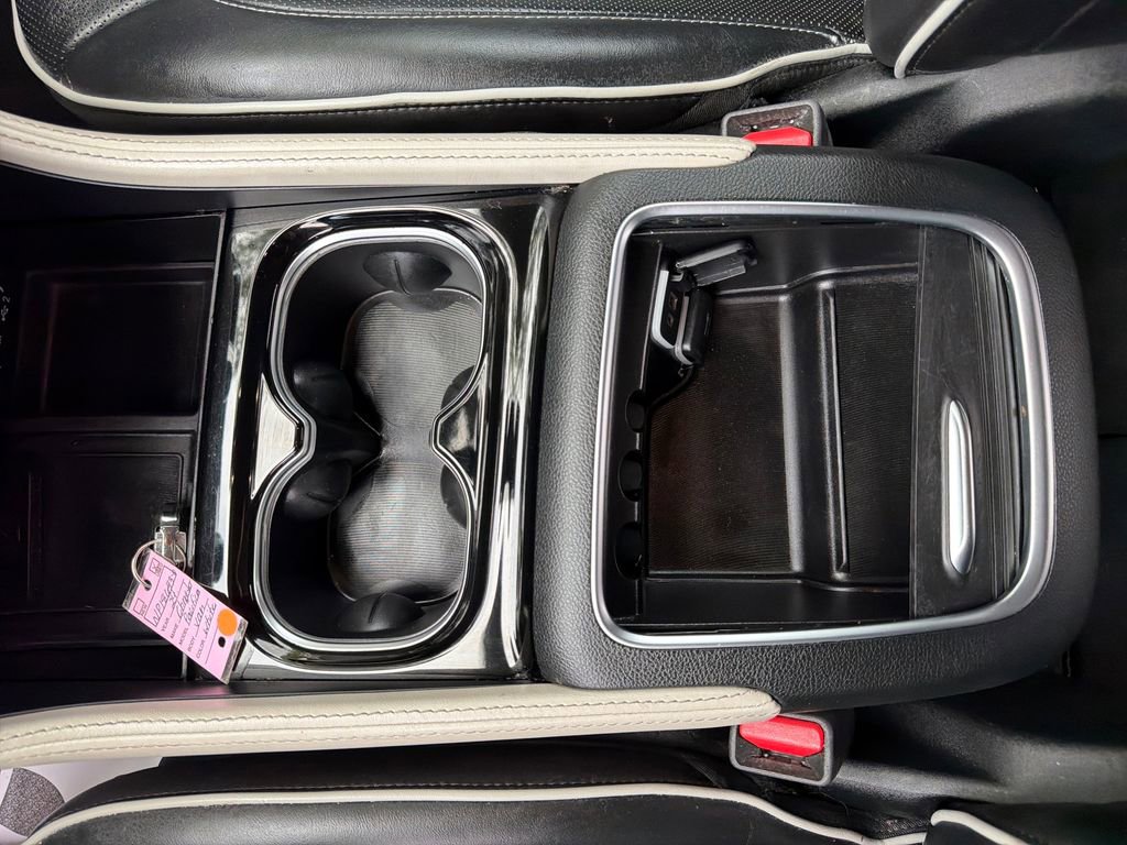 Used 2024 Chrysler Pacifica Limited FWD image 29