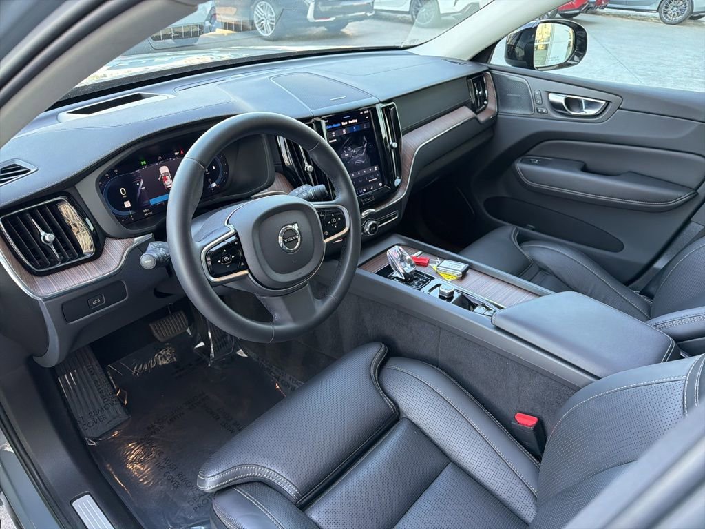 Used 2023 Volvo XC60 B5 Ultimate w/ Climate Package image 9