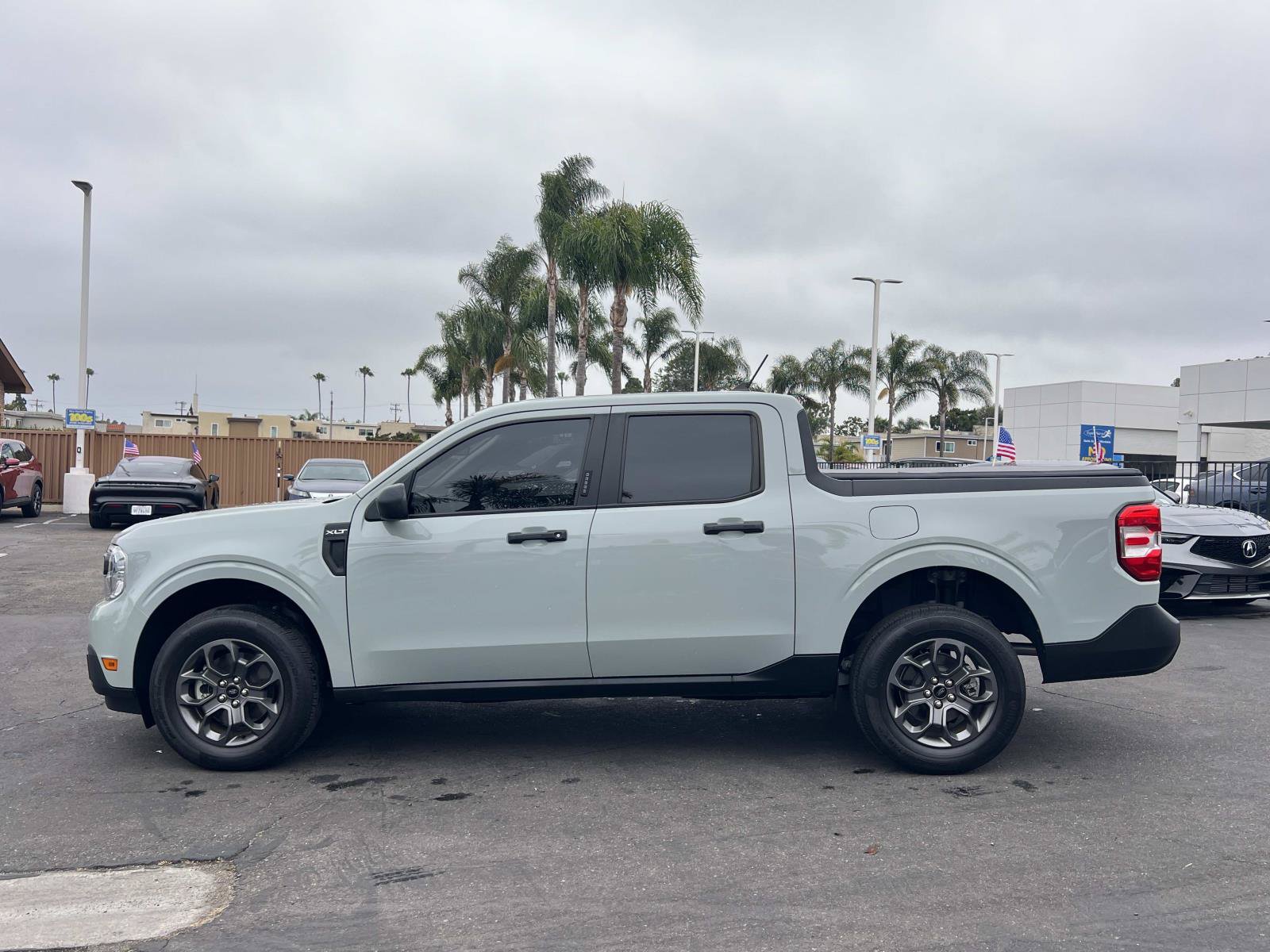 Used 2023 Ford Maverick XLT FWD image 2