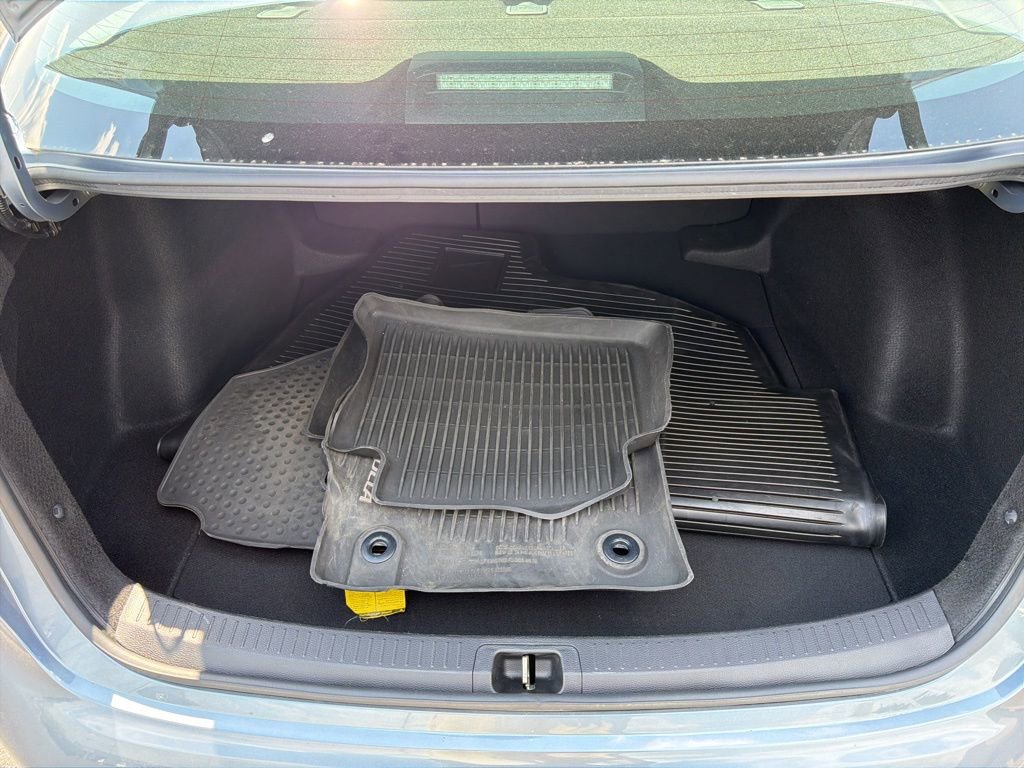 Used 2021 Toyota Corolla LE FWD image 18