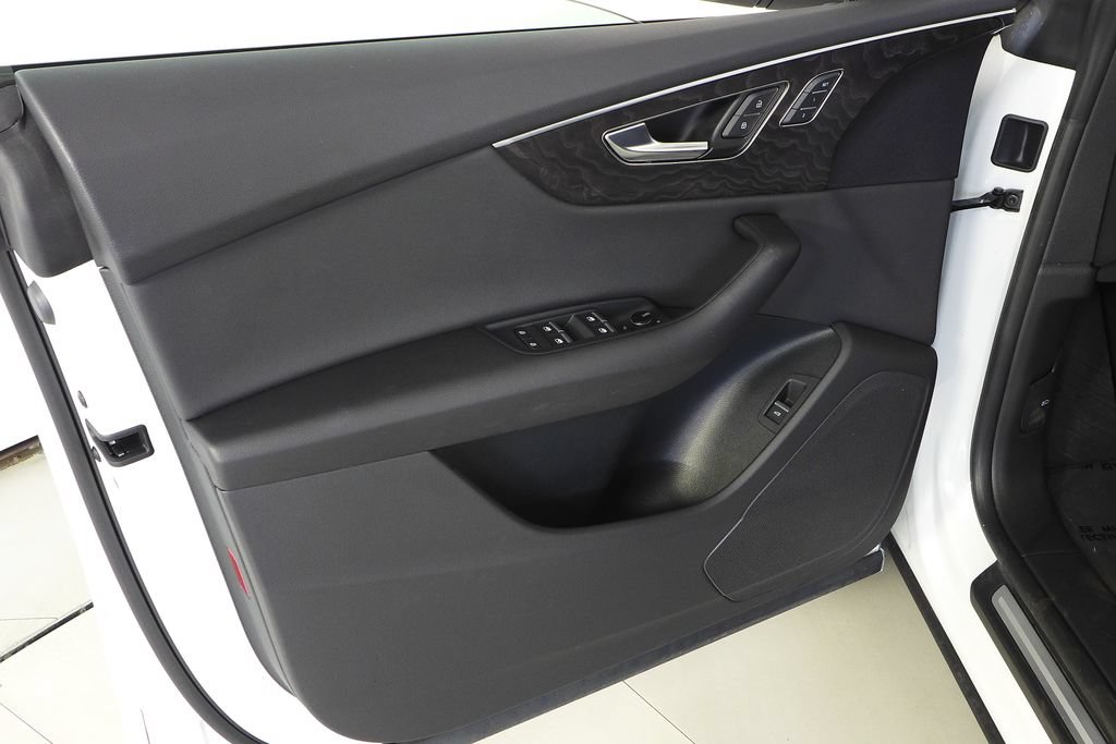 Used 2023 Audi Q8 Premium w/ Convenience Package AWD/4WD image 11