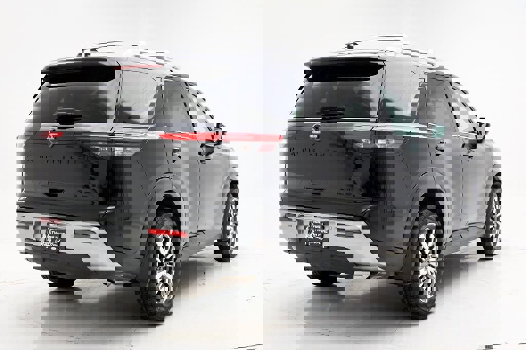 Used 2024 Nissan Pathfinder SL w/ Black Appearance Package image 8