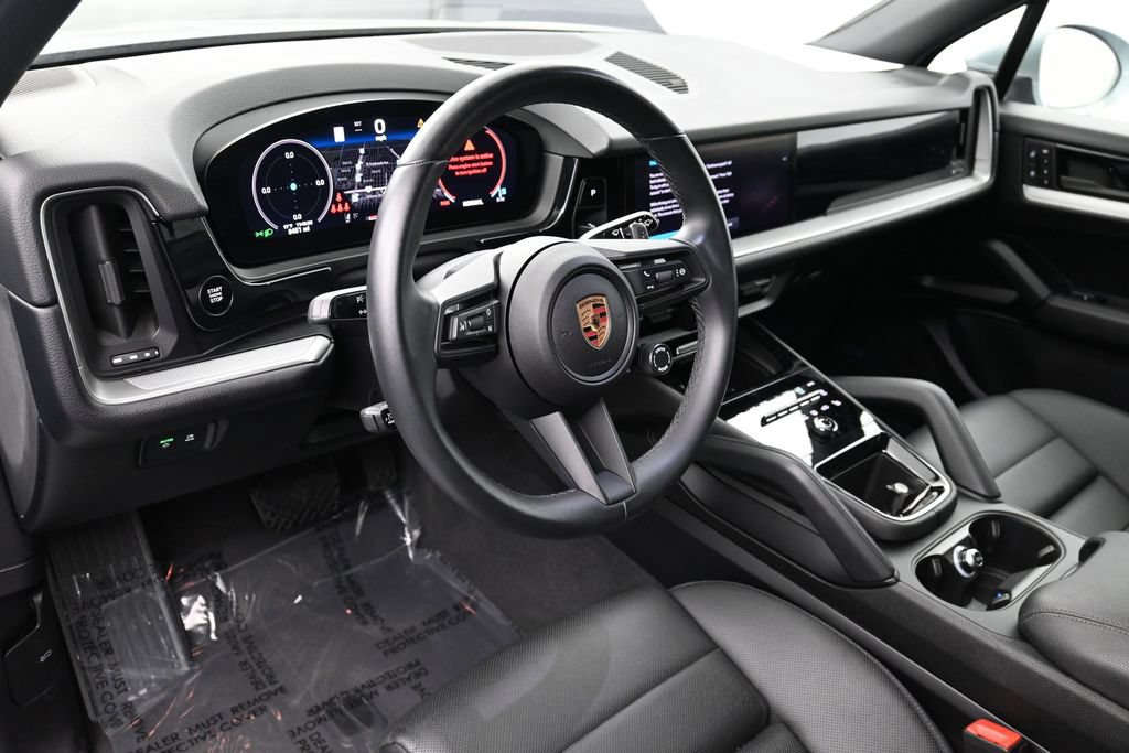 Certified 2025 Porsche Cayenne AWD/4WD image 4