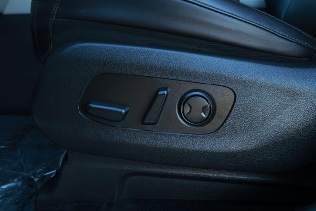 Used 2024 Kia Carnival LX image 23