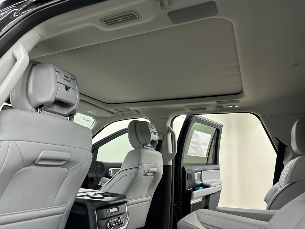 New 2027 Ford Expedition Platinum w/ Platinum Ultimate Package AWD/4WD image 31