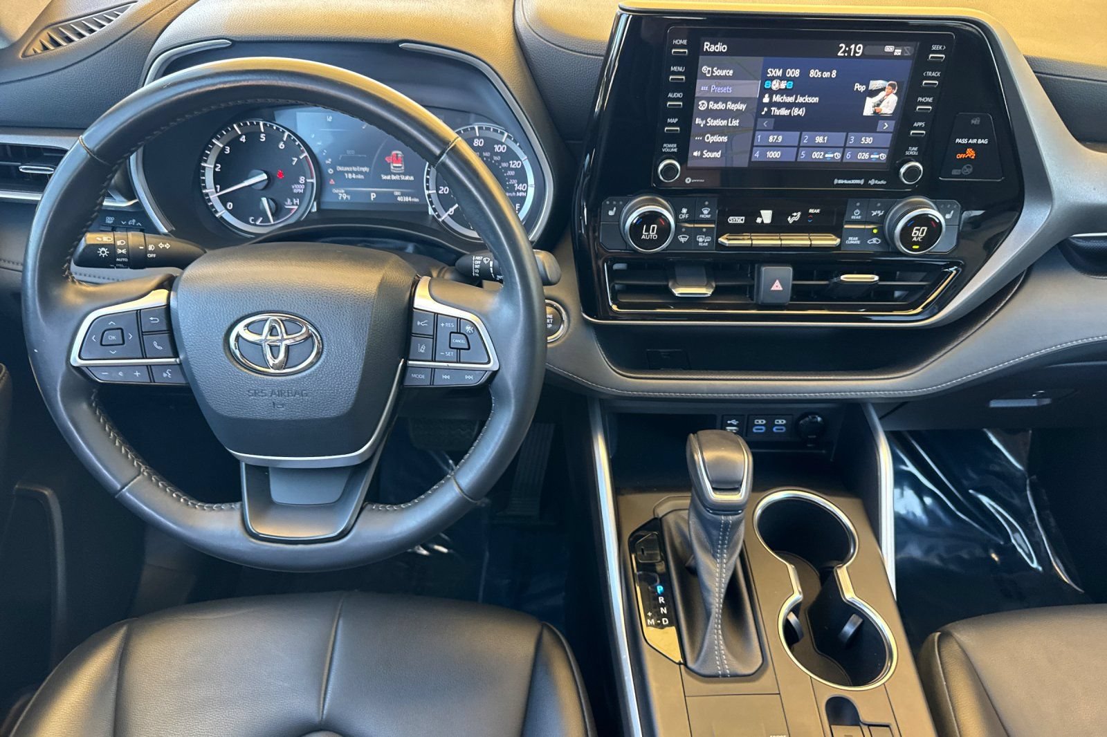 Used 2022 Toyota Highlander XLE FWD image 17