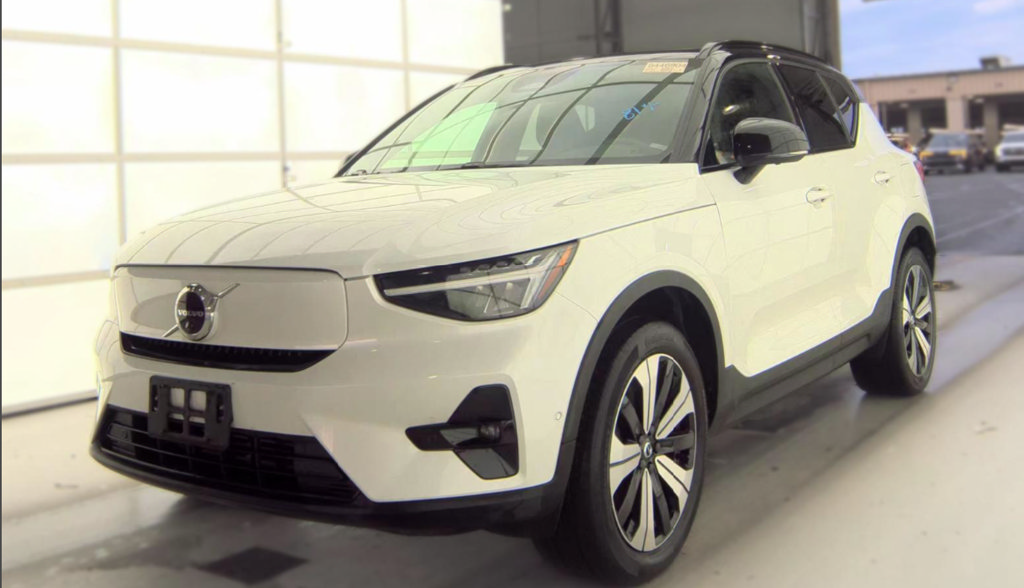 Used 2023 Volvo XC40 Recharge Plus w/ Protection Package Premier AWD/4WD image 1