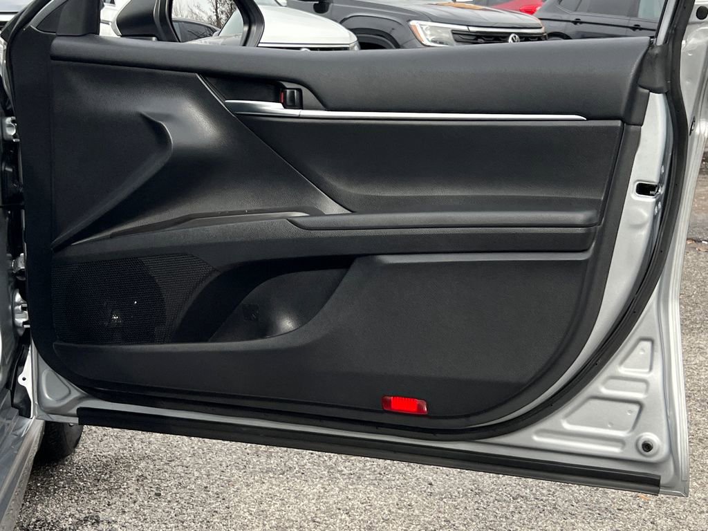 Used 2024 Toyota Camry SE image 10