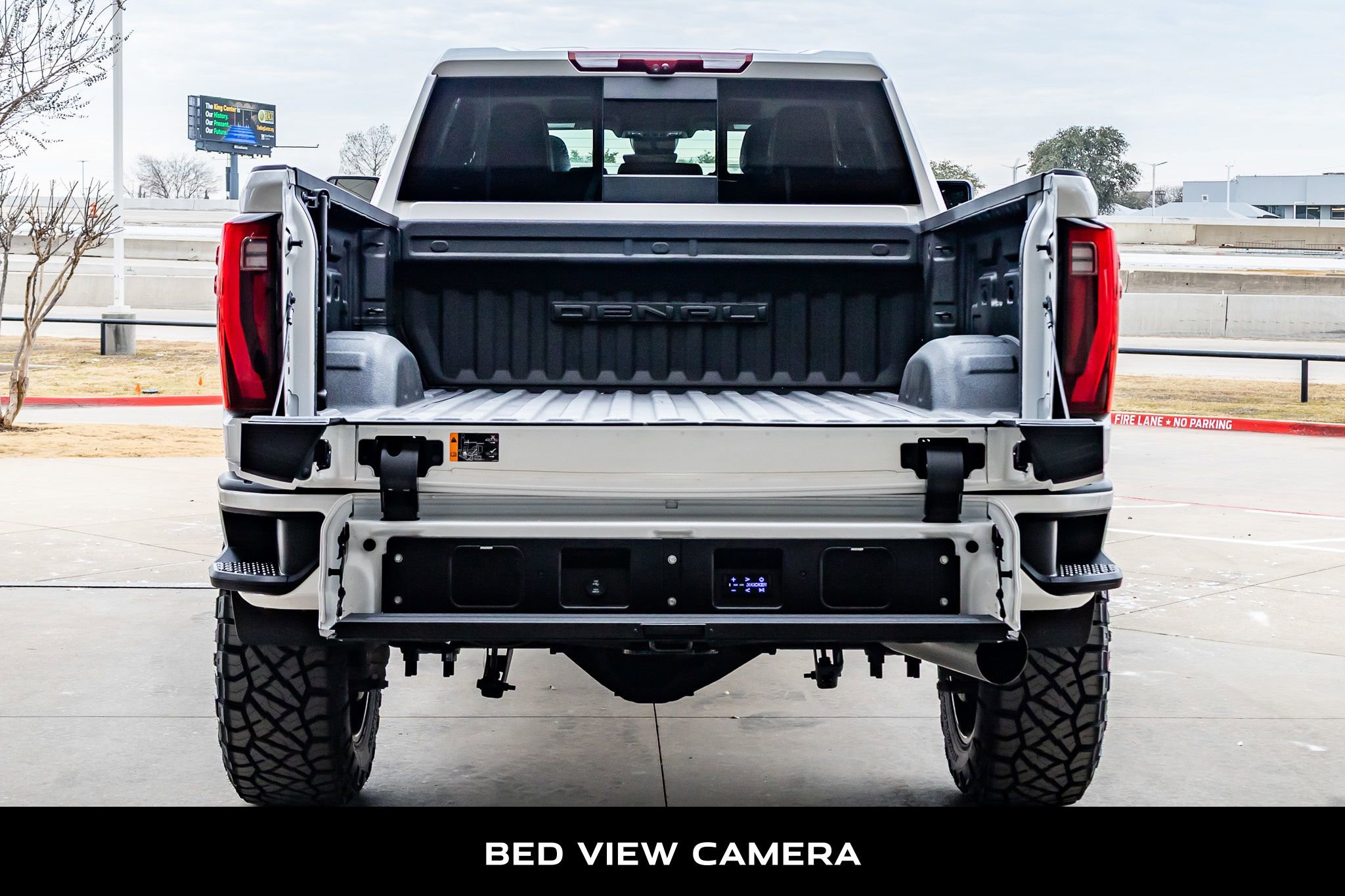 Used 2024 GMC Sierra 2500 Denali Ultimate image 9