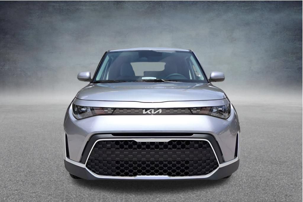 Used 2025 Kia Soul LX w/ LX Technology Package FWD image 10