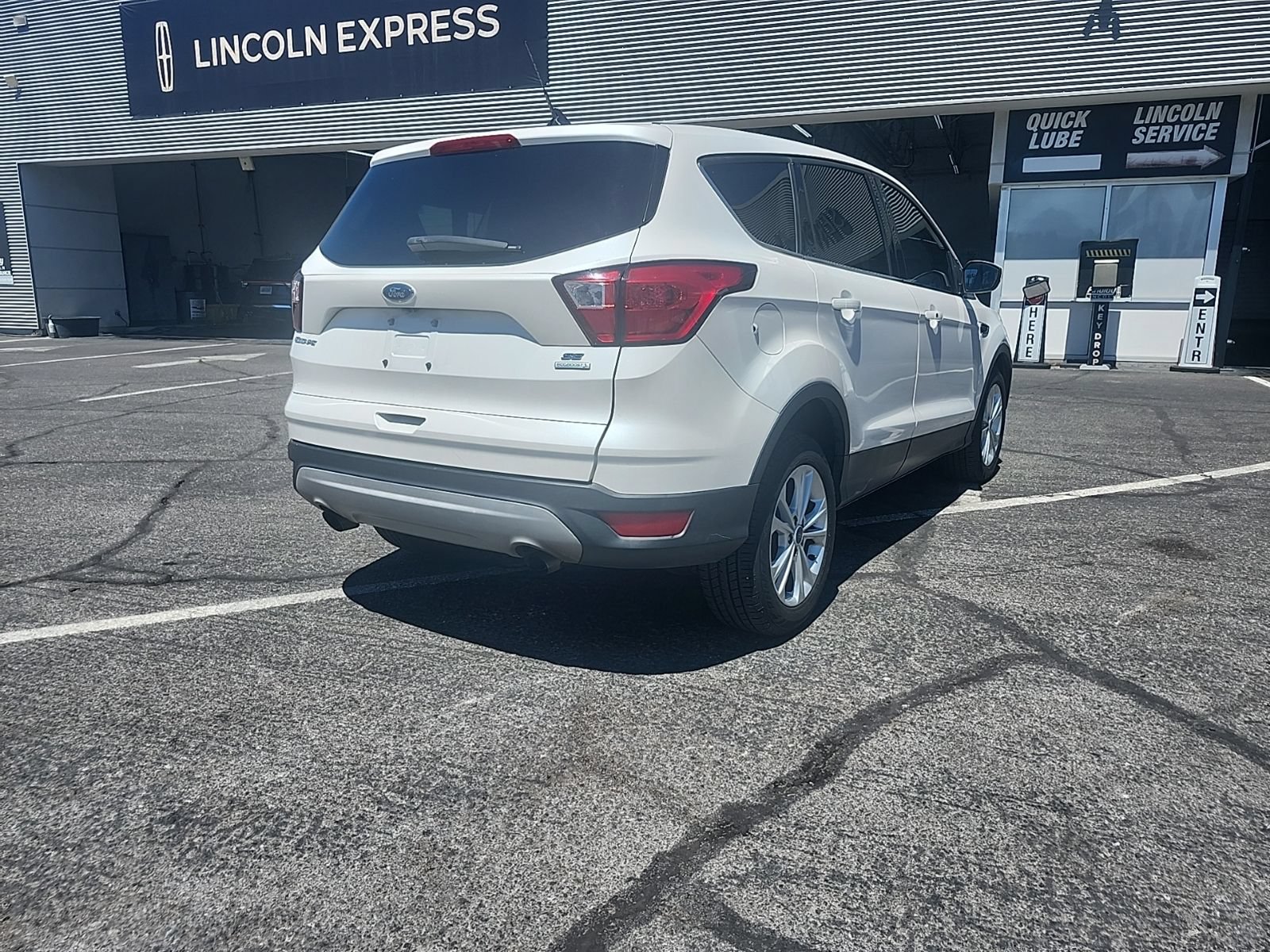 Used 2019 Ford Escape SE FWD image 3