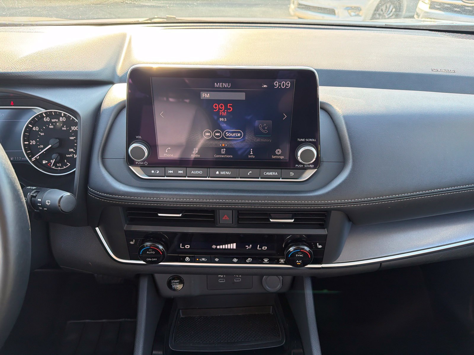 Used 2025 Nissan Rogue SV w/ SV Premium Package FWD image 10