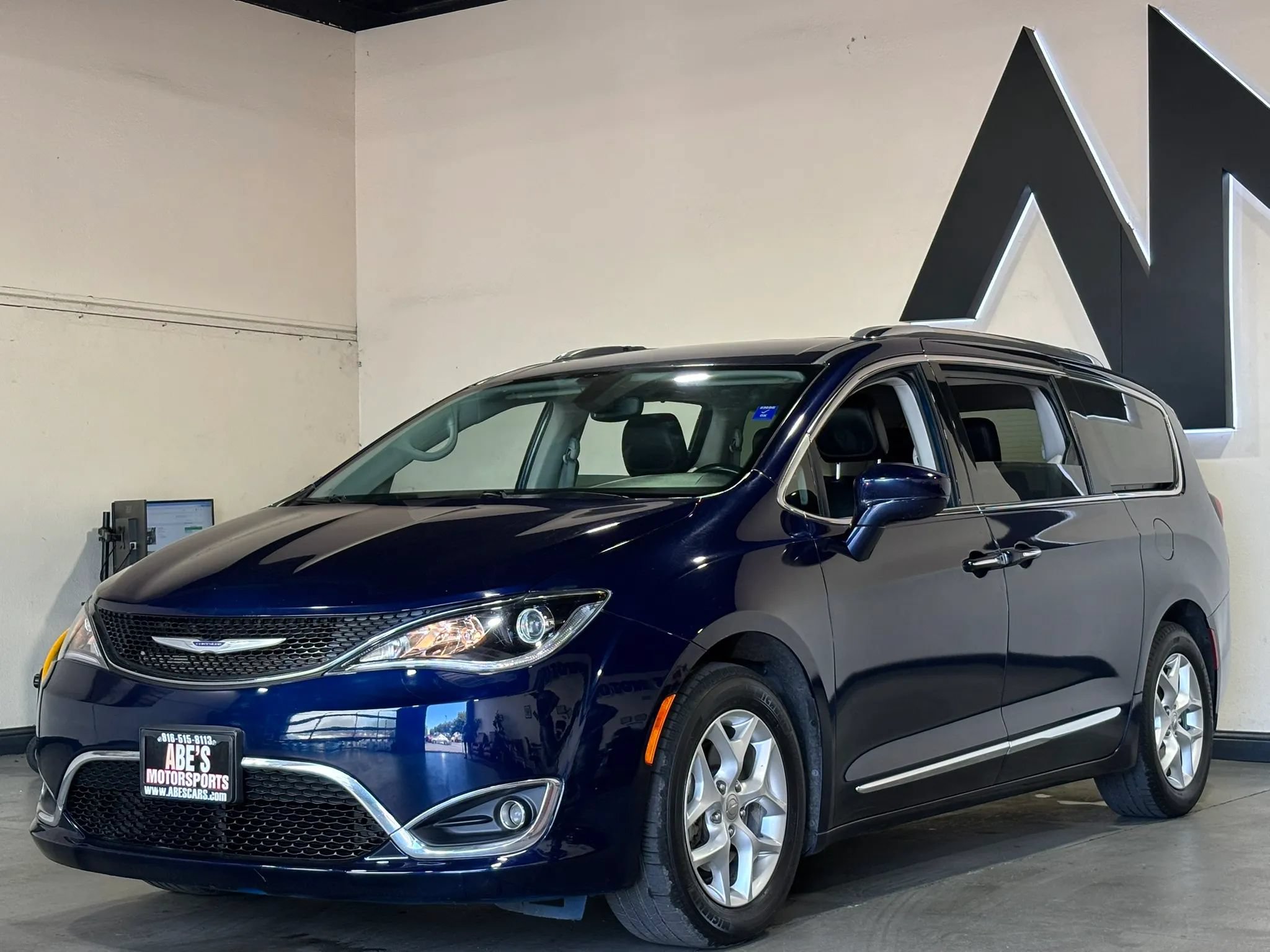 Used 2020 Chrysler Pacifica Touring-L w/ Tire & Wheel Group