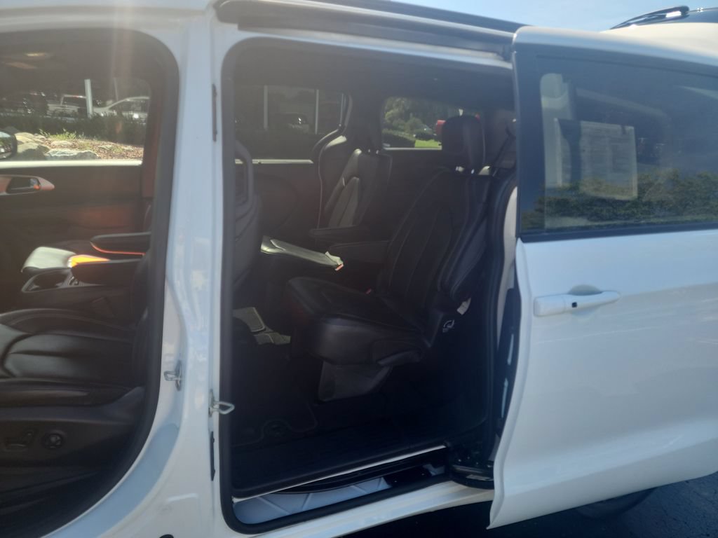 Used 2023 Chrysler Pacifica Touring-L w/ S Appearance Package FWD image 28