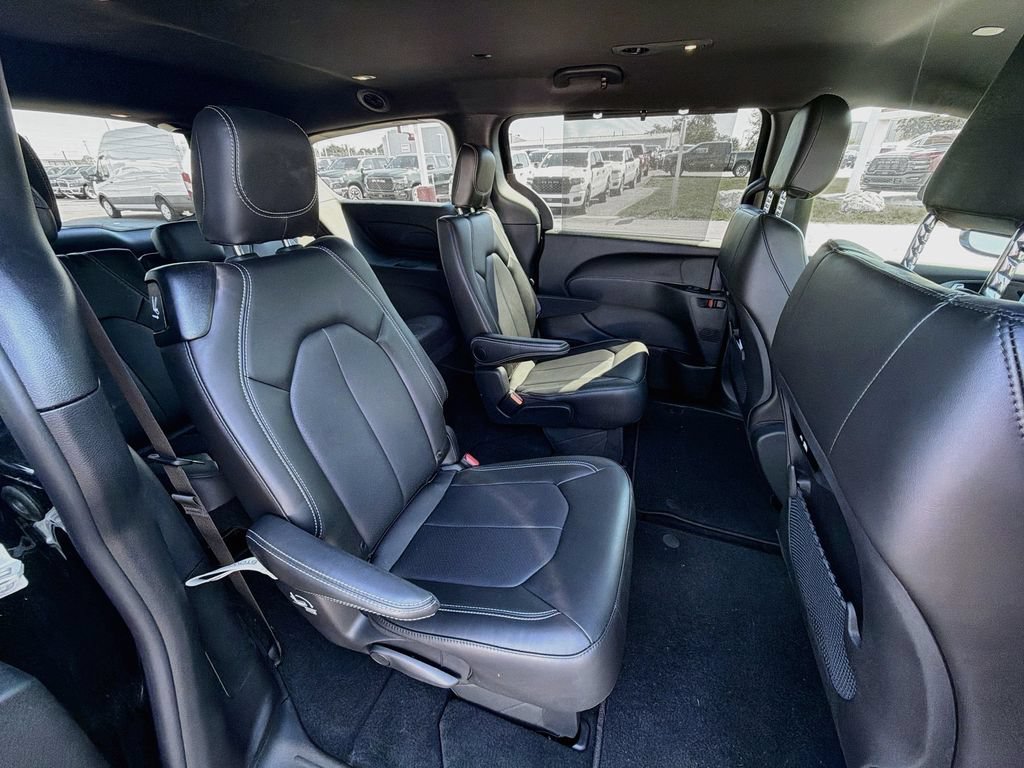 New 2027 Chrysler Pacifica Select FWD image 33