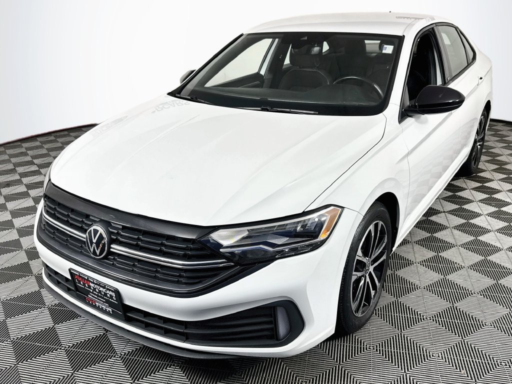 Used 2024 Volkswagen Jetta Sport FWD image 3