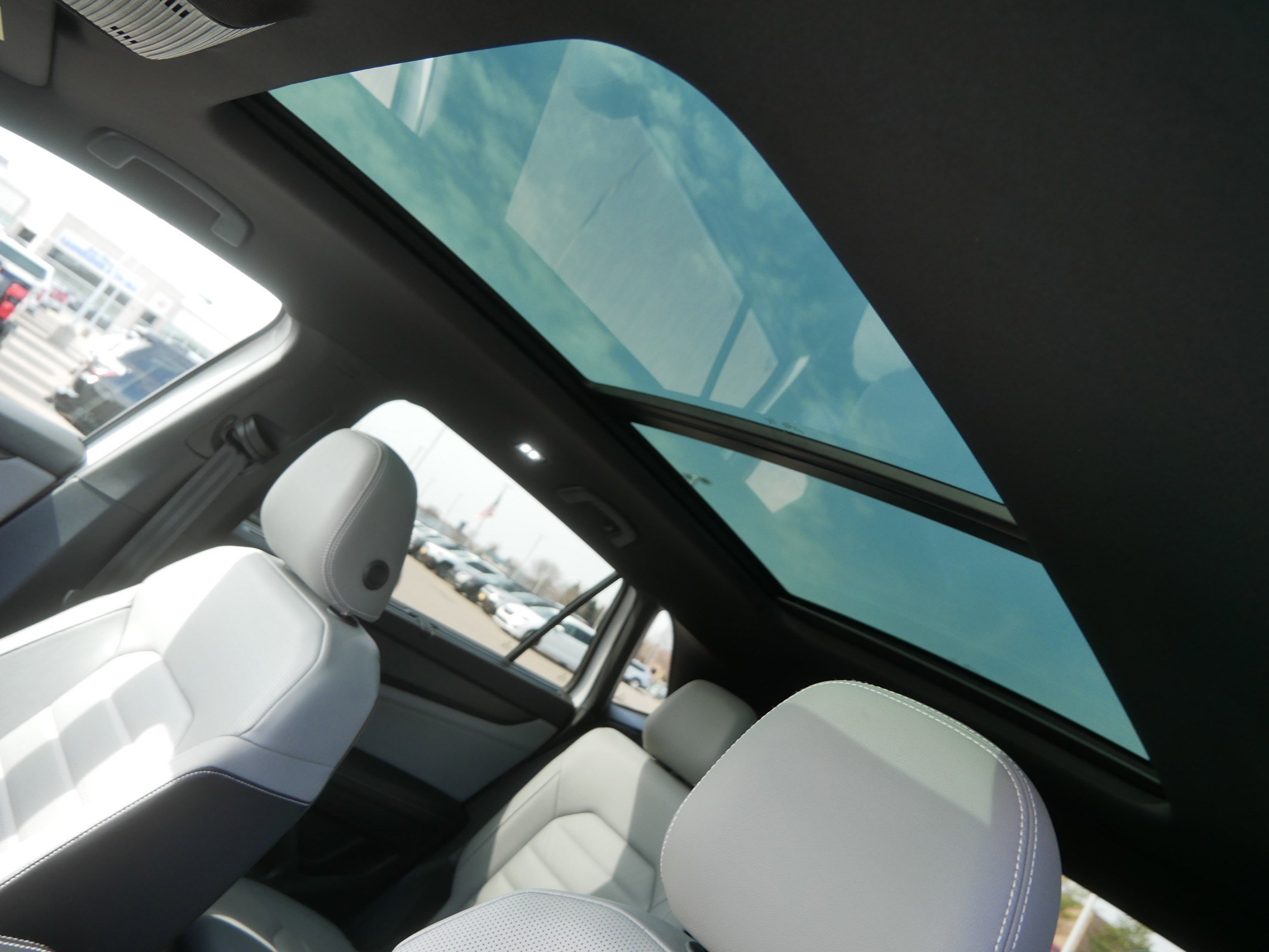 Used 2024 Volkswagen Atlas Cross Sport SEL R-Line image 19