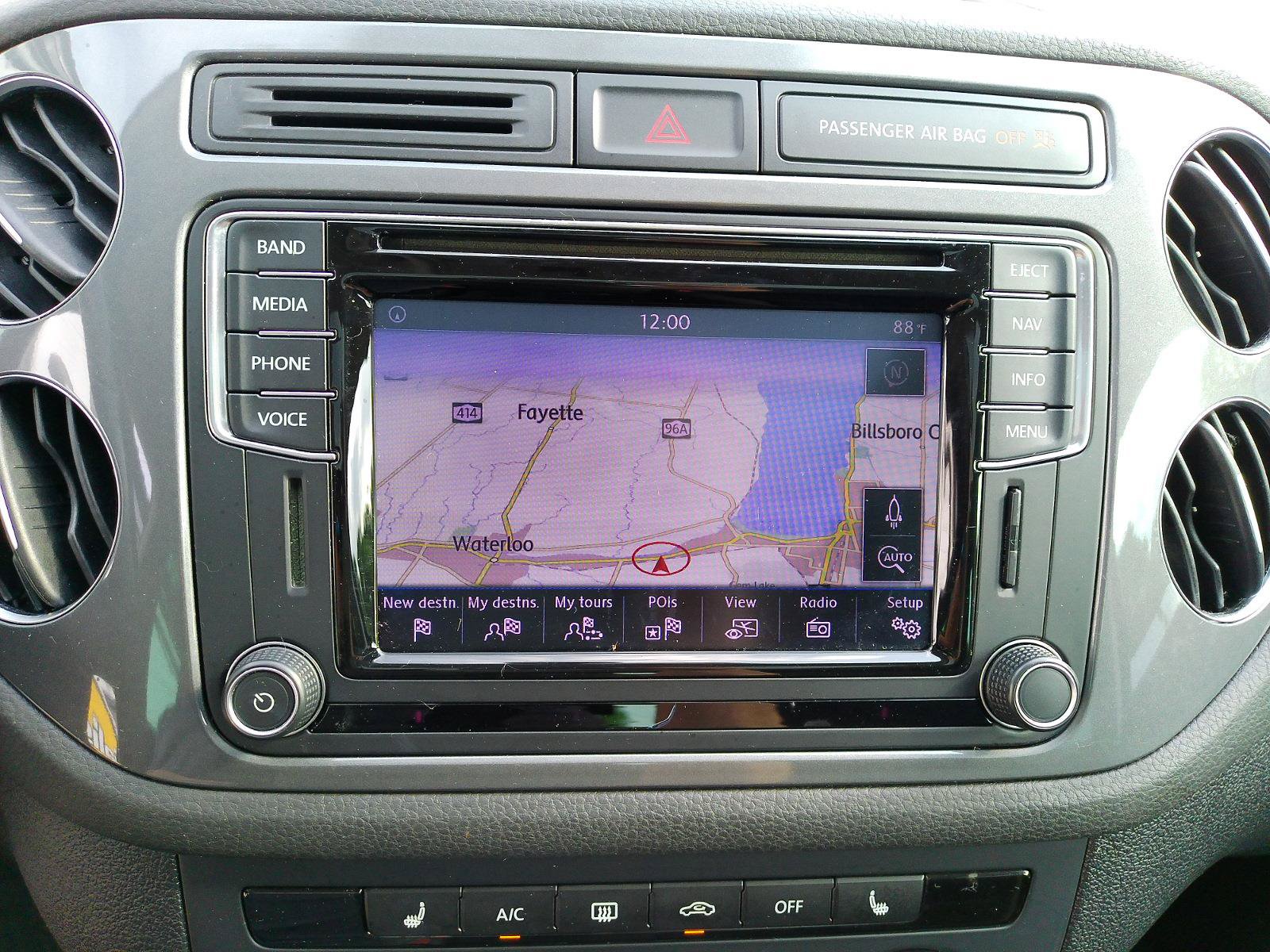 Used 2016 Volkswagen Tiguan SE AWD/4WD image 16