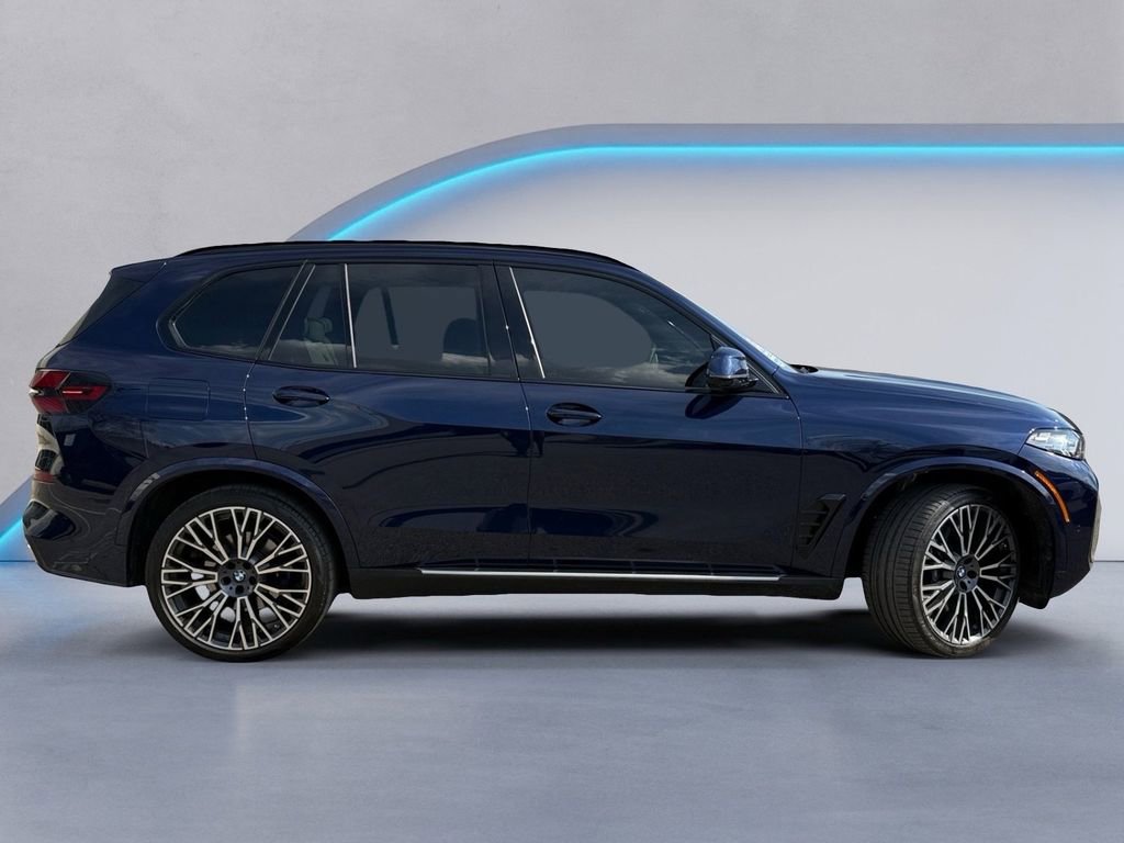 Used 2025 BMW X5 sDrive40i w/ M Sport Package image 3