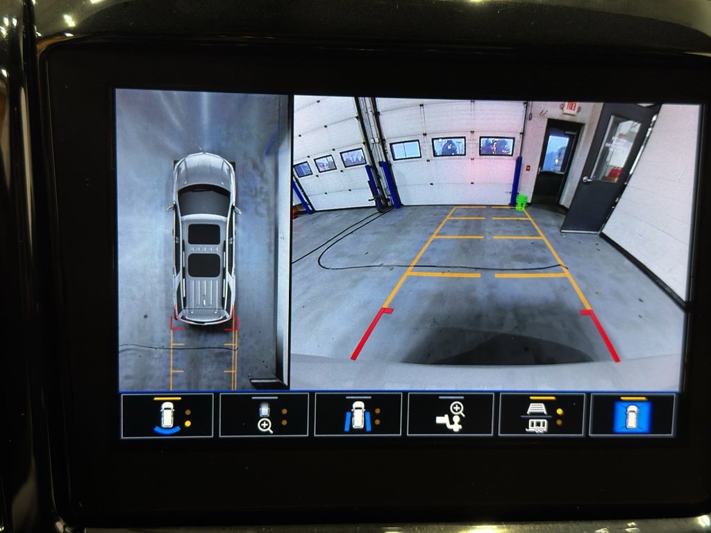 Used 2023 Chevrolet Traverse High Country image 31